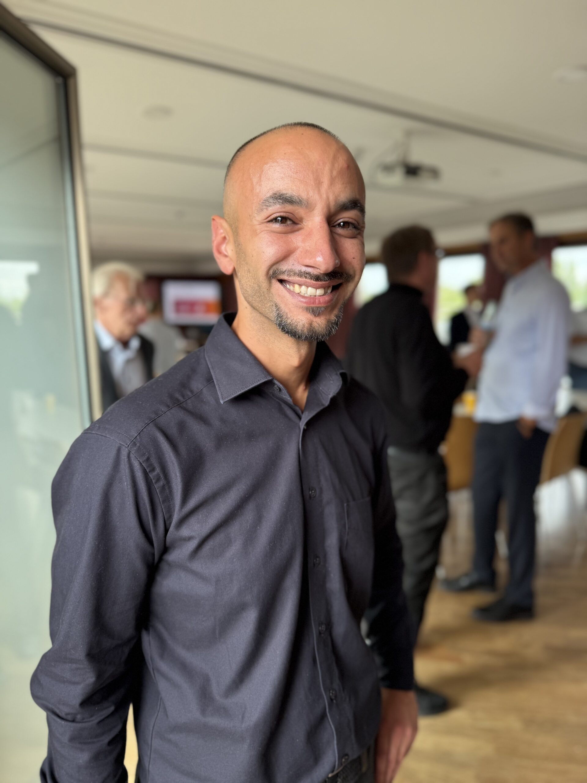 Porträtfoto von Adem Gül